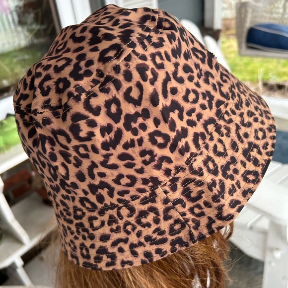 Steve Madden Leopard-Print Water Resistant Packable Bucket Hat - Picture 11 of 13
